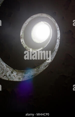 Scala a spirale vista dal basso Foto Stock