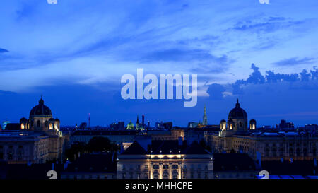 Sunrise skyline Città Vecchia o Innere Stadt Vienna, Austria. Da sinistra Naturhistorisches Museum, la cattedrale di Santo Stefano, il Kunsthistorisches Museum di Vienna. Foto Stock
