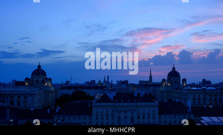 Sunrise skyline Città Vecchia o Innere Stadt Vienna, Austria. Da sinistra Naturhistorisches Museum, la cattedrale di Santo Stefano, il Kunsthistorisches Museum di Vienna. Foto Stock
