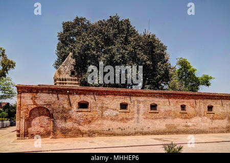Gorakh Nath tempio in Gor Khuttree sito storico, Tehsil park a Peshawar, Pakistan Foto Stock