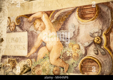 Il Palazzo Vescovile, il museo e la piazza principale della bella città medievale nel cuore dell'Umbria, Italia centrale. Foto Stock