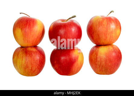 Foto mature mele rosse su sfondo bianco Foto Stock