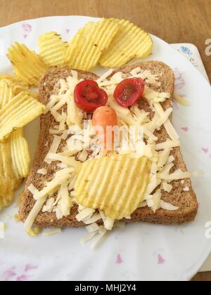 Faccia comico realizzato gli alimenti in forma di pane Foto Stock