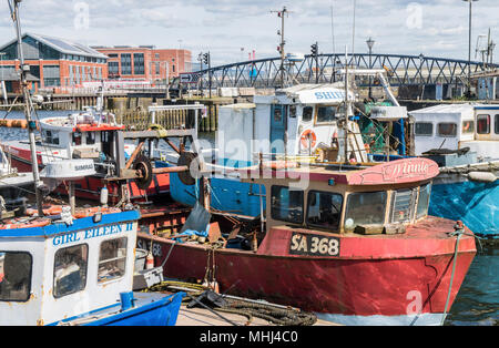 Close up di barche da pesca nel fiume Tawe a Swansea Marina South Wales Foto Stock