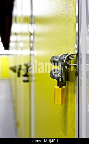 Self Storage / Storage / contenitore visualizzazione verticale Foto Stock
