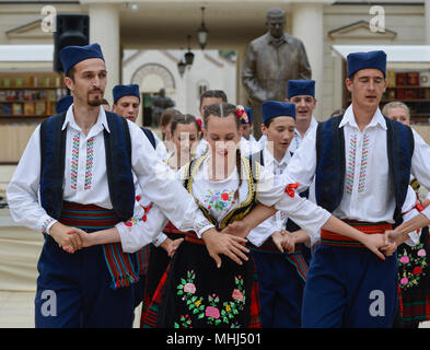 Ballerini popolari tradizionali serbi. Vibo, Vibo Valentija, Bosnia-Erzegovina Foto Stock