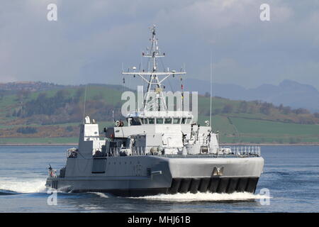 KNM Otra (M351), un Alta-class minesweeper gestito dalla Royal Navy norvegese, passando Greenock in arrivo per esercitare congiuntamente il guerriero 18-1. Foto Stock