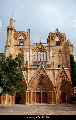 Lala Mustafa Pasha moschea, forner Cattedrale di Agios Nikolaos (San Nicola), Famagosta (Magusa), Repubblica Turca di Cipro del Nord Foto Stock