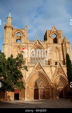 Lala Mustafa Pasha moschea, forner Cattedrale di Agios Nikolaos (San Nicola), Famagosta (Magusa), Repubblica Turca di Cipro del Nord Foto Stock