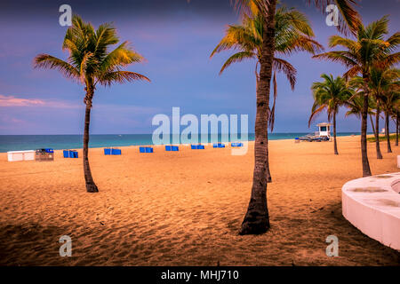 L'Oceano Atlantico sulla spiaggia, Fort Lauderdale, Florida Foto Stock