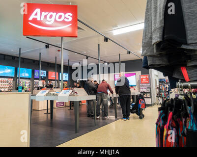 Argos in Sainsbury's supermaket, Inghilterra. Regno Unito Foto Stock