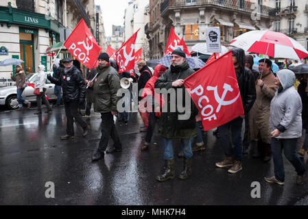 Parigi, Francia 2016. Partito Comunista dei Lavoratori della Francia protestare contro lo stato di emergenza Foto Stock