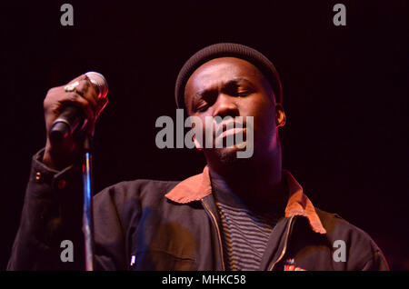 Milwaukee, Wisconsin, Stati Uniti d'America. 29 apr, 2018. Inglese cantante e cantautore Giacobbe banche suona presso il rave in Milwaukee, Wisconsin. Ricky Bassman/CSM/Alamy Live News Foto Stock