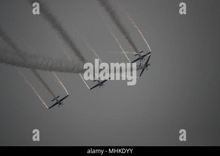 Zhengzhou, Zhengzhou, Cina. Il 1 maggio, 2018. Zhengzhou, Cina-1st Maggio 2018: la cerimonia di chiusura del Zhengzhou Air Show 2018 è tenuto in Zhengzhou, centrale cinese della Provincia di Henan. Credito: SIPA Asia/ZUMA filo/Alamy Live News Foto Stock