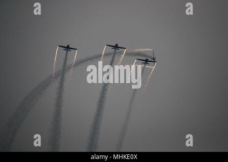 Zhengzhou, Zhengzhou, Cina. Il 1 maggio, 2018. Zhengzhou, Cina-1st Maggio 2018: la cerimonia di chiusura del Zhengzhou Air Show 2018 è tenuto in Zhengzhou, centrale cinese della Provincia di Henan. Credito: SIPA Asia/ZUMA filo/Alamy Live News Foto Stock