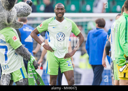 Wolfsburg, Deutschland. 28 apr, 2018. Josuha GUILAVOGUI (WOB) è deluso, flagellato, deluso, deluso, triste, frustrato, frustrato tardo-rate, mezza figura, mezza figura, Soccer 1. Bundesliga, 32.Spieltag, VfL Wolfsburg (WOB) - HSV Amburgo Amburgo Amburgo (HH) 1 : 3, su 28.04.2018 in Wolfsburg/Germania. | Utilizzo di credito in tutto il mondo: dpa/Alamy Live News Foto Stock