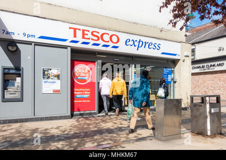 Tesco Express store in Middlesbrough, North East England, Regno Unito Foto Stock