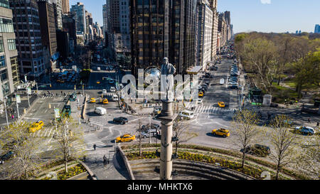 Statua di Cristoforo Colombo da Gaetano Russo nel centro di Columbus Circle, Manhattan New York City Foto Stock