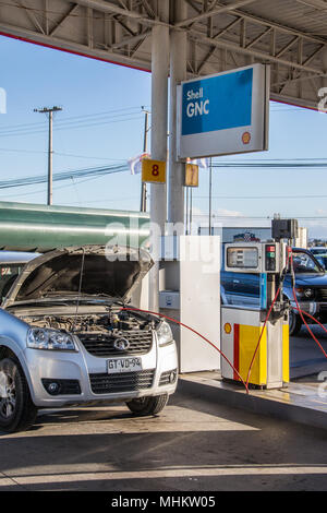 GNC o Gas Naturale Compresso in corrispondenza di una stazione di riempimento in Argentina Foto Stock