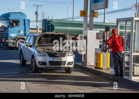 GNC o Gas Naturale Compresso in corrispondenza di una stazione di riempimento in Argentina Foto Stock