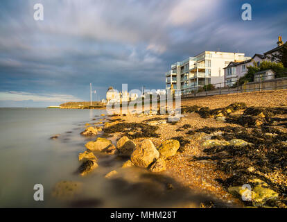 Il Royal Yacht Squadron edifici dal mare, Cowes Foto Stock