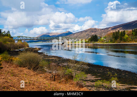 Ballachulish ponte sopra il Loch Leven e Loch Linnhe si restringe, unisce le due comunità di Argyll e Inverness-shire Foto Stock