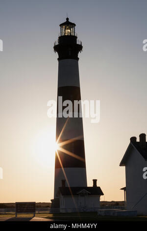 NC01662-00...North Carolina - Sunrise a Bodie Island Lighthouse sull isola Bodie lungo le Outer Banks, Cape Hatteras National Seashore. Foto Stock