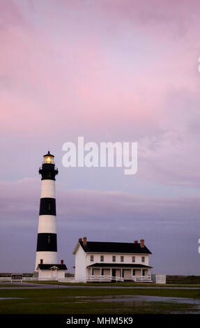 NC01762-00...North Carolina - Bodie Island Lighthouse sul Outer Banks in Cape Hatteras National Seashore. Foto Stock