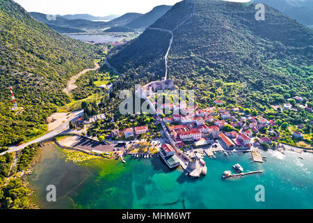 Mali Ston waterfront vista aerea, Ston pareti in Dalmazia regione della Croazia Foto Stock