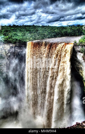 Kaieteur cascata, una delle cascate più alte del mondo, fiume potaro, Guyana Foto Stock