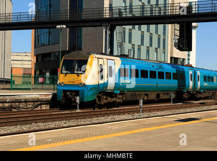 Arriva Trains Wales Classe 175 175001 uscire Cardiff Central Railway Station, Galles del Sud. Foto Stock
