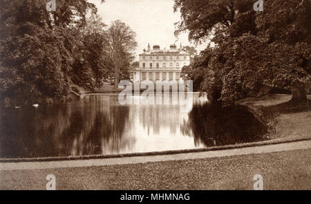 Frogmore House, acquistati per il re George III la moglie, Queen Charlotte, nel 1792 e utilizzato come un rifugio di campagna. Data: circa 1897 Foto Stock