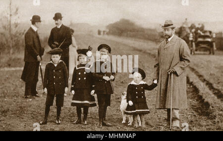 Re Giorgio V e i suoi primi quattro figli - scena di campagna Foto Stock