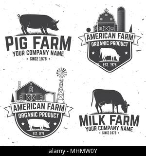 Azienda americana badge o etichetta. Illustrazione Vettoriale. Vintage design tipografia con allevamento di bovini, di suini e di agriturismo silhouette. Gli elementi sul tema della carne di maiale farm business. Illustrazione Vettoriale