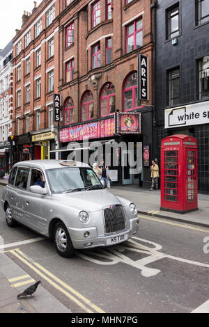 Il Teatro delle Arti e dello spazio bianco Gallery sulla grande Newport Street, Londra, WC2, Regno Unito Foto Stock