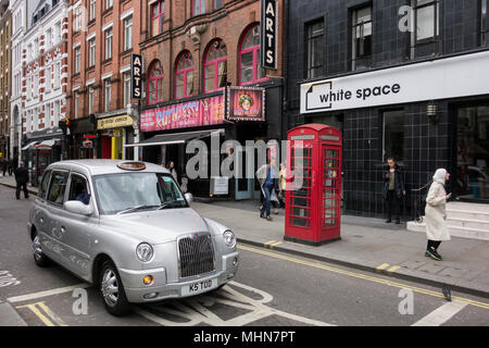 Il Teatro delle Arti e dello spazio bianco Gallery sulla grande Newport Street, Londra, WC2, Regno Unito Foto Stock