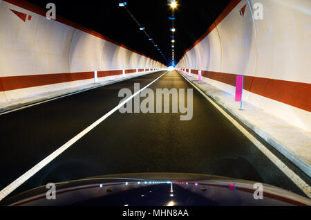 Sardegna, Italia; tunnel sulla SS125 a Cagliari Foto Stock