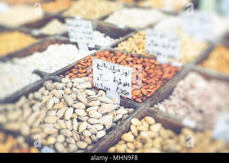Selezione di spezie su un mercato tradizionale di Amman, Giordania. Foto Stock