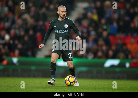 David Silva del Manchester City in azione. Premier league, Stoke City v Manchester City a Bet365 Stadium di Stoke on Trent, STAFFS il lunedì Foto Stock