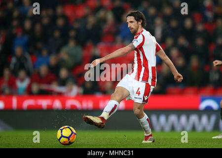Joe Allen di Stoke City in azione. Premier league, Stoke City v Manchester City a Bet365 Stadium di Stoke on Trent, STAFFS lunedì12th ma Foto Stock