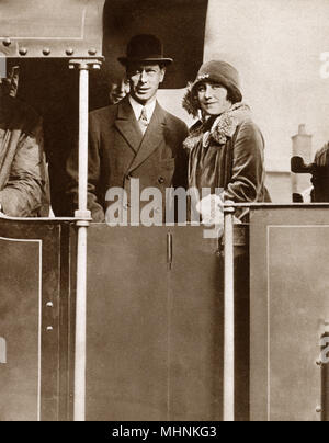Duca e Duchessa di York sulla pedana di 'Lord Nelson' Foto Stock