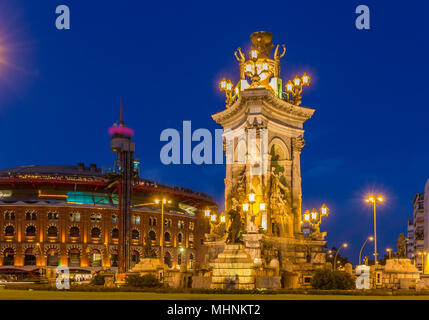 Fontana sul luogo d'Espagne a Barcellona Foto Stock