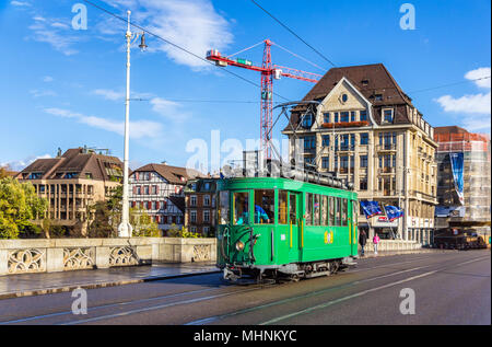 BASEL, Svizzera - 03 novembre: Patrimonio tram Ce 2/2 su Medio Foto Stock