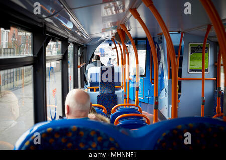 Vista da a bordo di un Manchester Stagecoach double decker bus Foto Stock