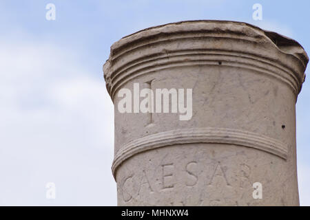 La prima pietra miliare della Via Appia (dettaglio) Foto Stock