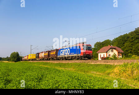 OFFENBURG, Germania - 10 Luglio: treno merci di Federale della Rai Foto Stock