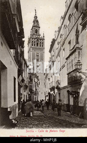 Calle de Mateos Gago e Giralda torre campanaria, Siviglia, Spagna Foto Stock