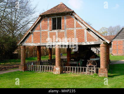 Vecchi edifici agricoli presso l'Avoncroft Museum of Buildings, vicino a Bromsgrove, Worcestershire. Foto Stock