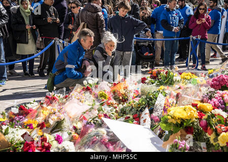 Van attacco, una città in lutto,Toronto forte della tragedia e della carneficina su Yonge Street 10 persone uccise da un furgone guida su marciapiede, Toronto, Canada Foto Stock