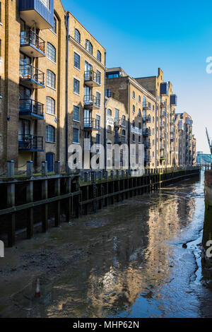 Shad Thames storica area di magazzino convertito per lo stile di vita moderno, Bermondsey Borough di Southwark, Londra, Inghilterra, Regno Unito Foto Stock